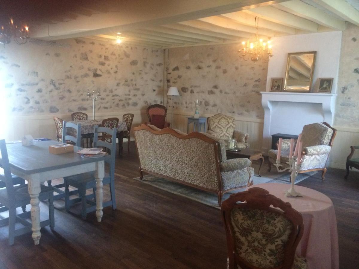 Chambres D'Hotes La Chaumiere Coulonges  Экстерьер фото